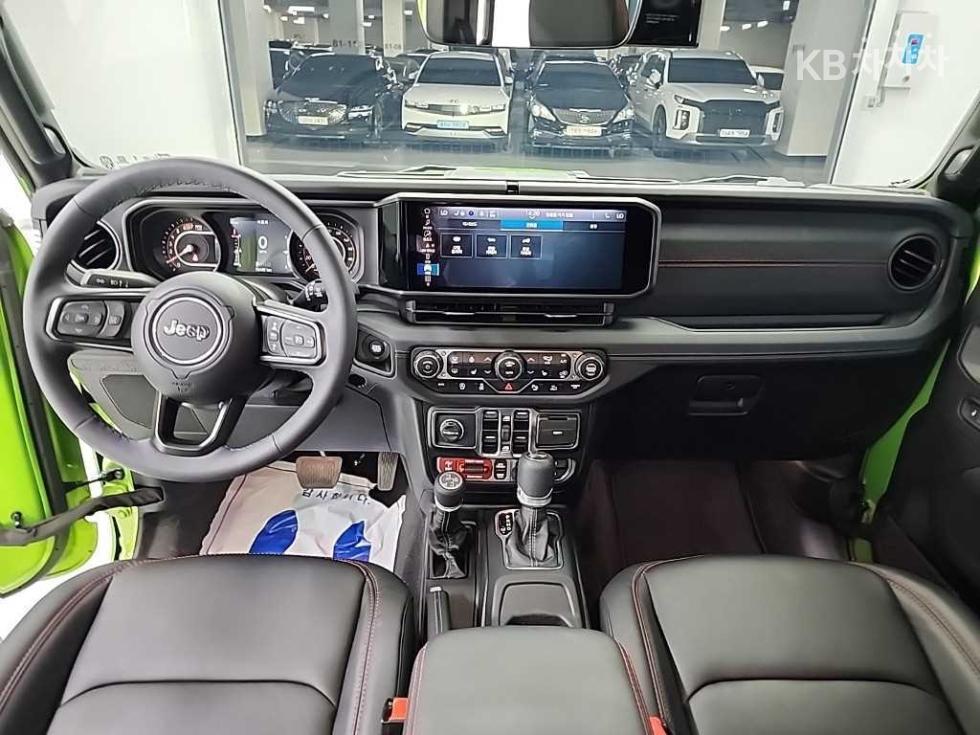 2025 Jeep (JL) photo