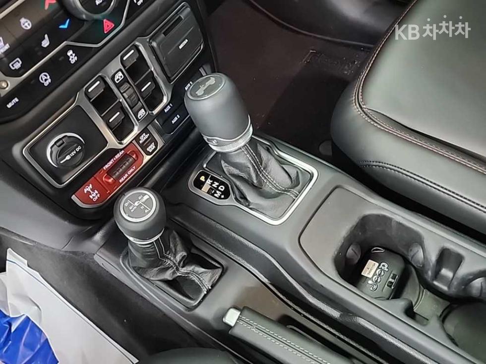 2025 Jeep (JL) photo