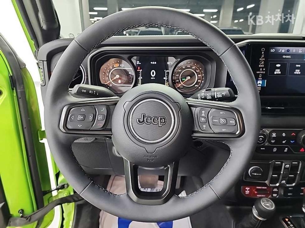 2025 Jeep (JL) photo