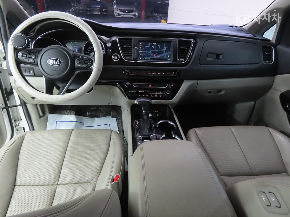 Kia Carnival — miniaturë 7