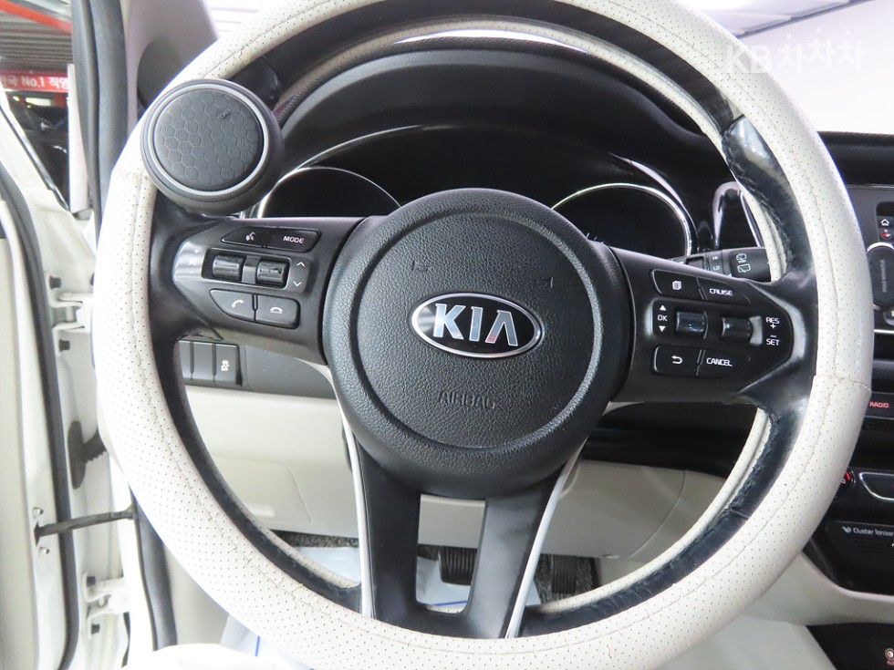Kia Carnival — miniaturë 8