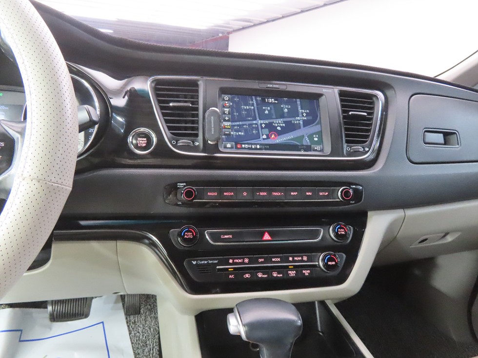 Kia Carnival — miniaturë 10