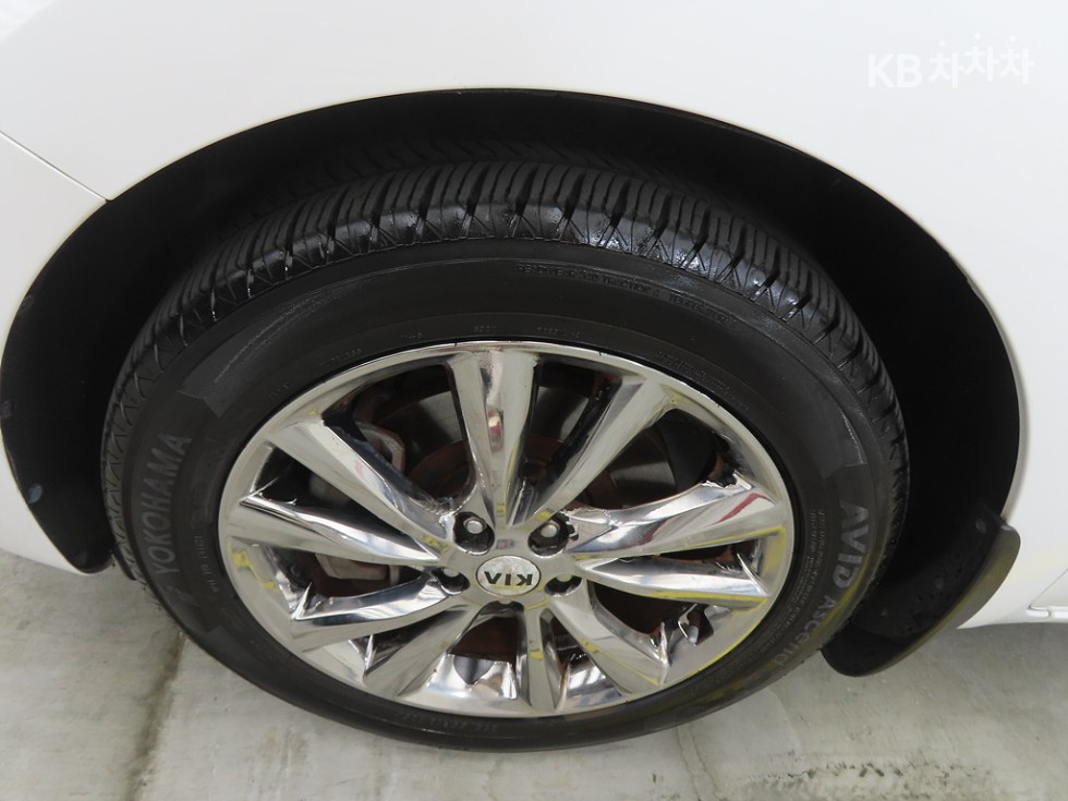 Kia Carnival — miniaturë 20