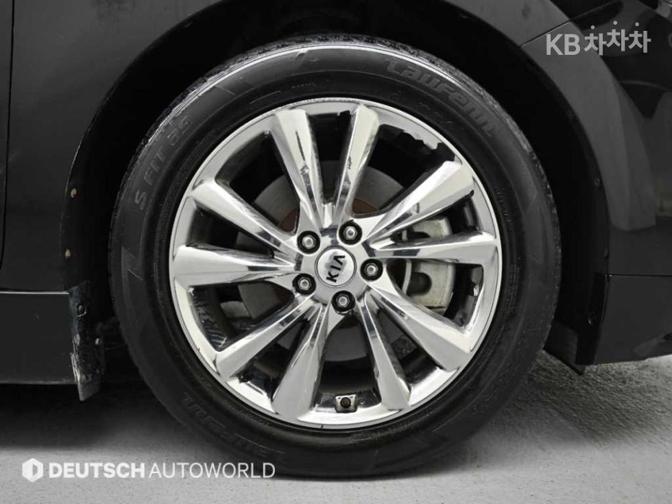 Kia Carnival — miniaturë 5