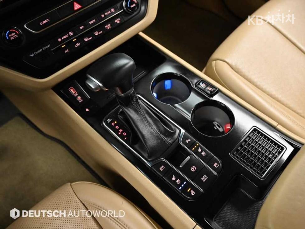 Kia Carnival — miniaturë 9