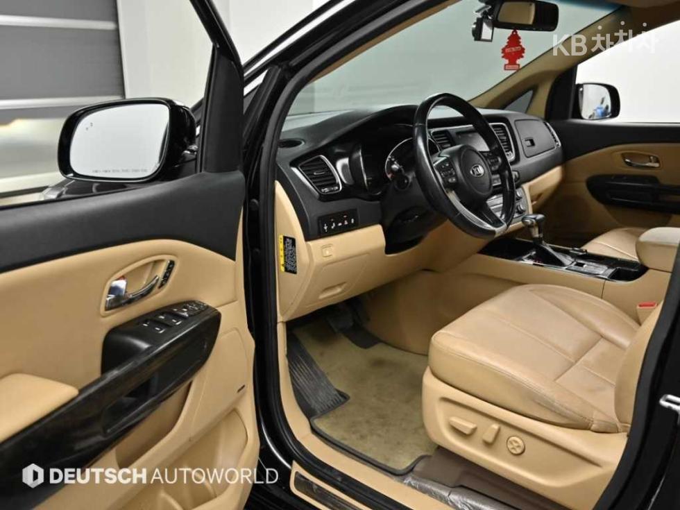Kia Carnival — miniaturë 11