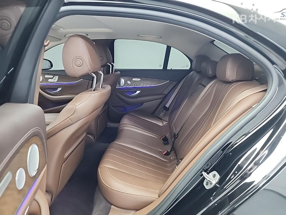 Mercedes-Benz E-klasse — miniaturë 12