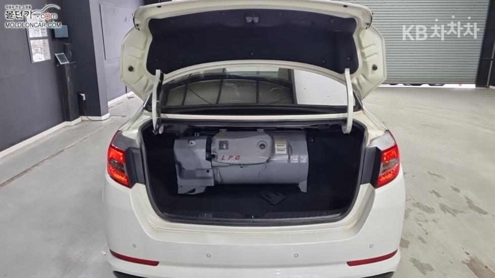 Kia K5 — miniaturë 18