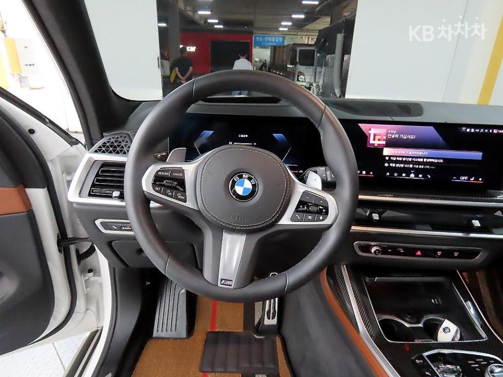BMW X7 — miniaturë 9