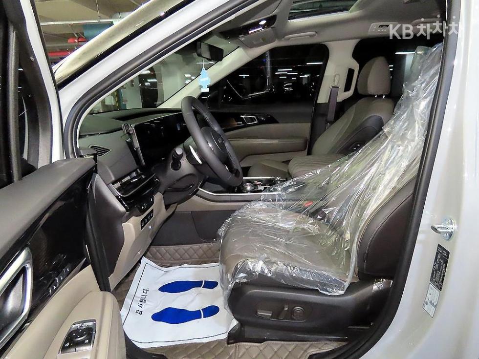 2024 Kia 4 photo