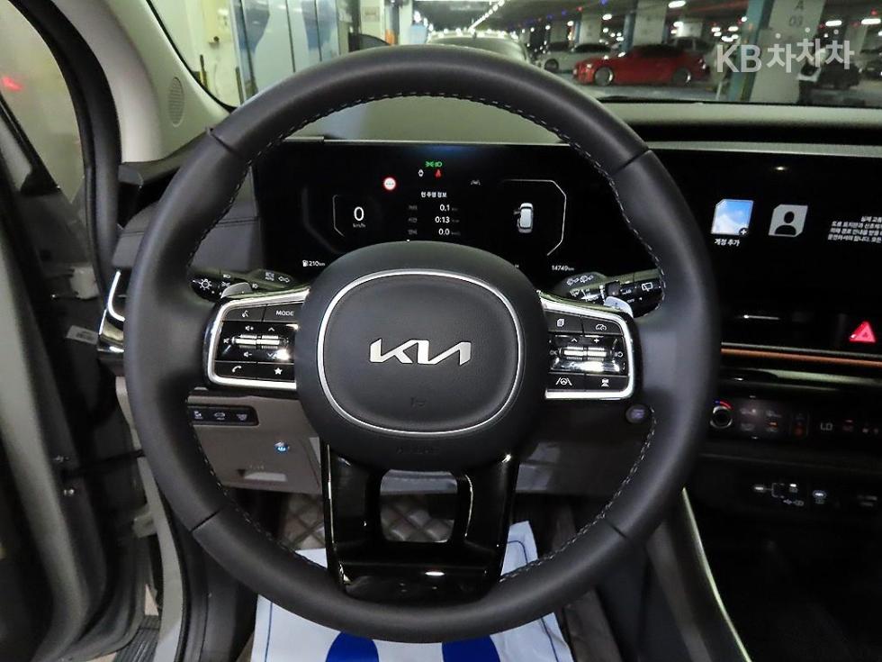 2024 Kia 4 photo