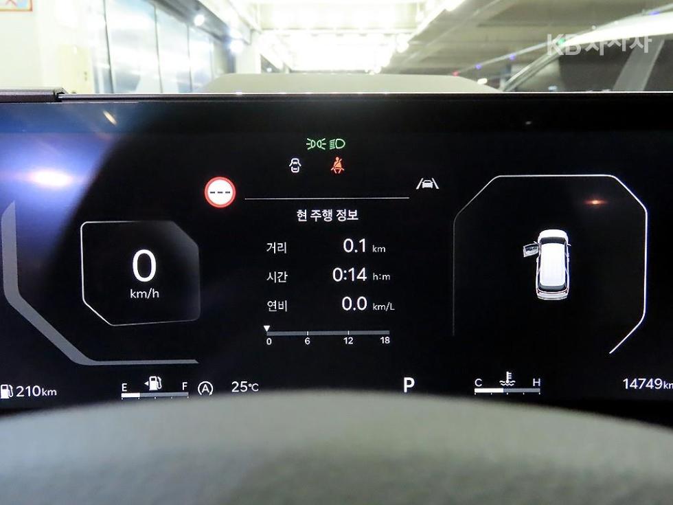 2024 Kia 4 photo