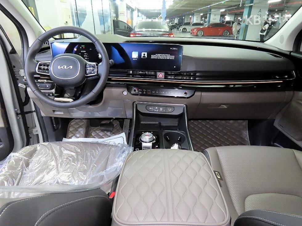 Kia Carnival — miniaturë 10