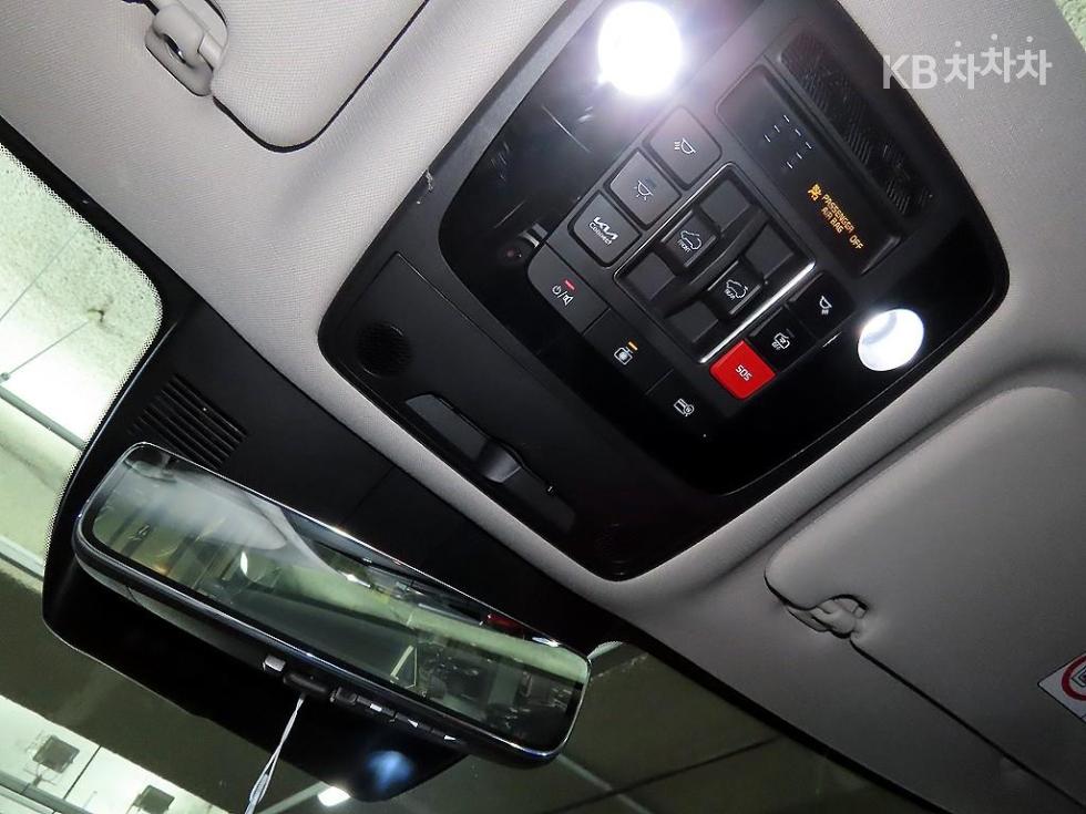Kia Carnival — miniaturë 13