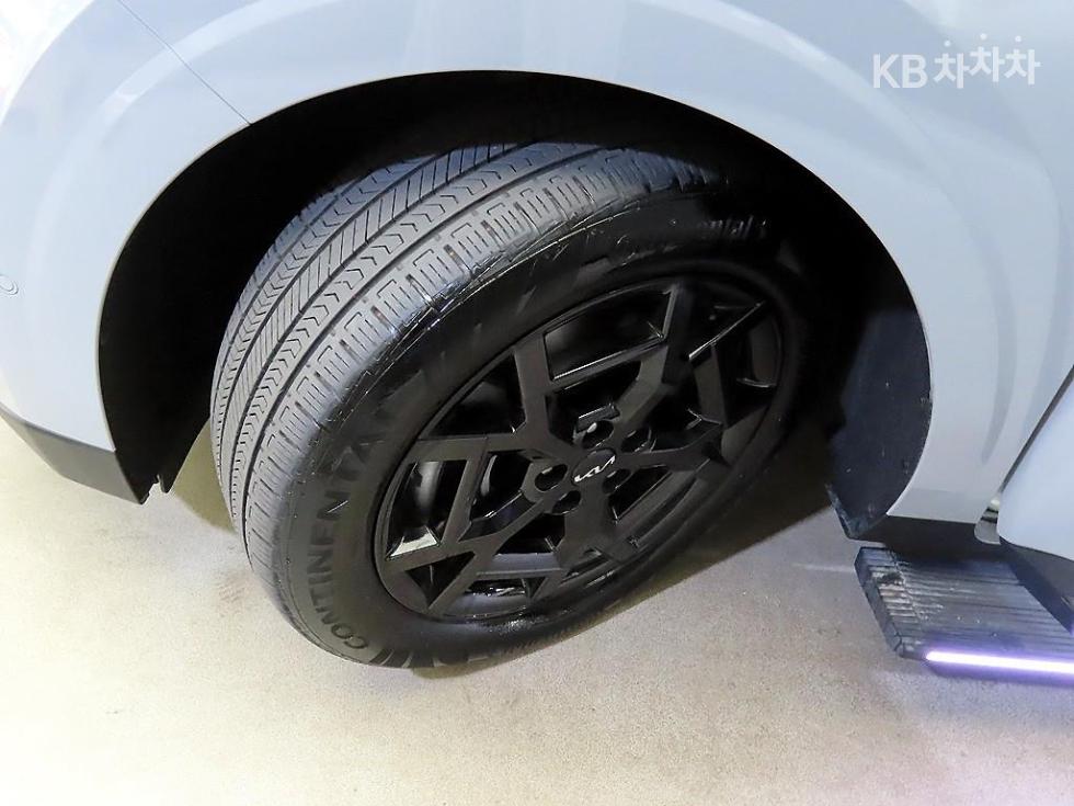 2024 Kia 4 photo