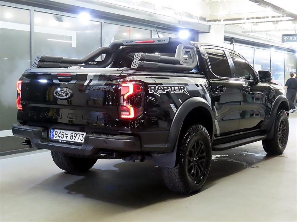 2023 Ford 4 photo