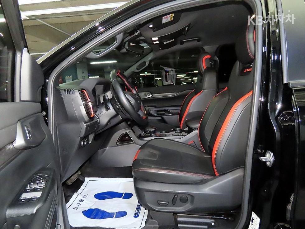 2023 Ford 4 photo