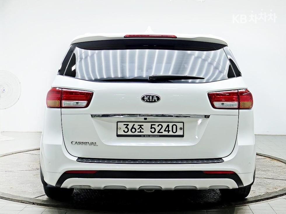 Kia Carnival — miniaturë 3