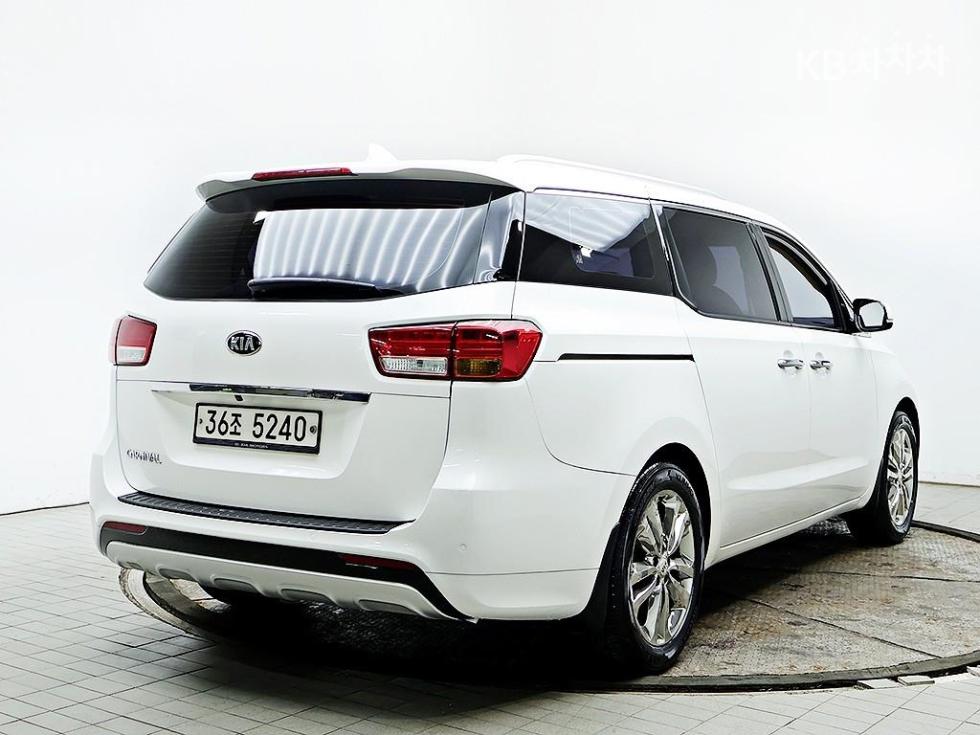 Kia Carnival — miniaturë 4