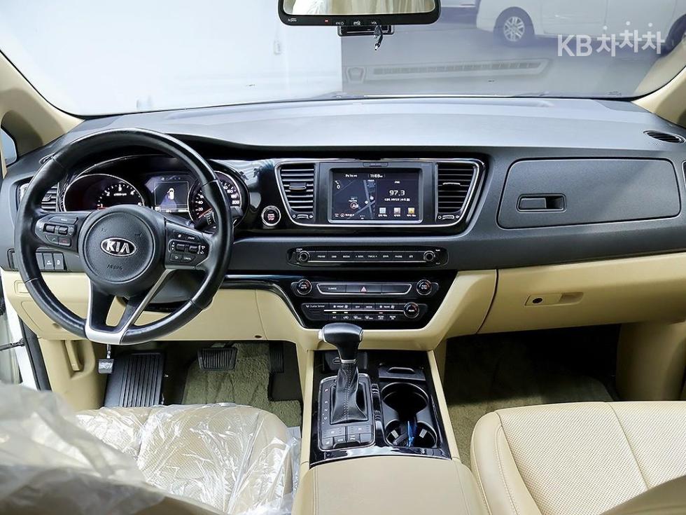 Kia Carnival — miniaturë 5