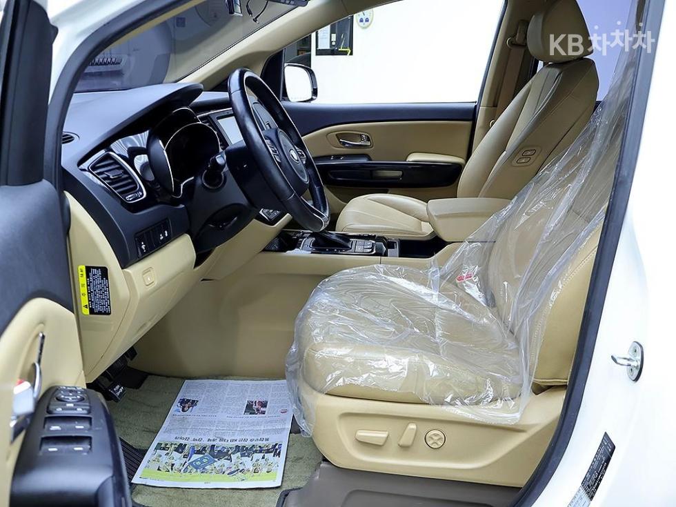 Kia Carnival — miniaturë 11