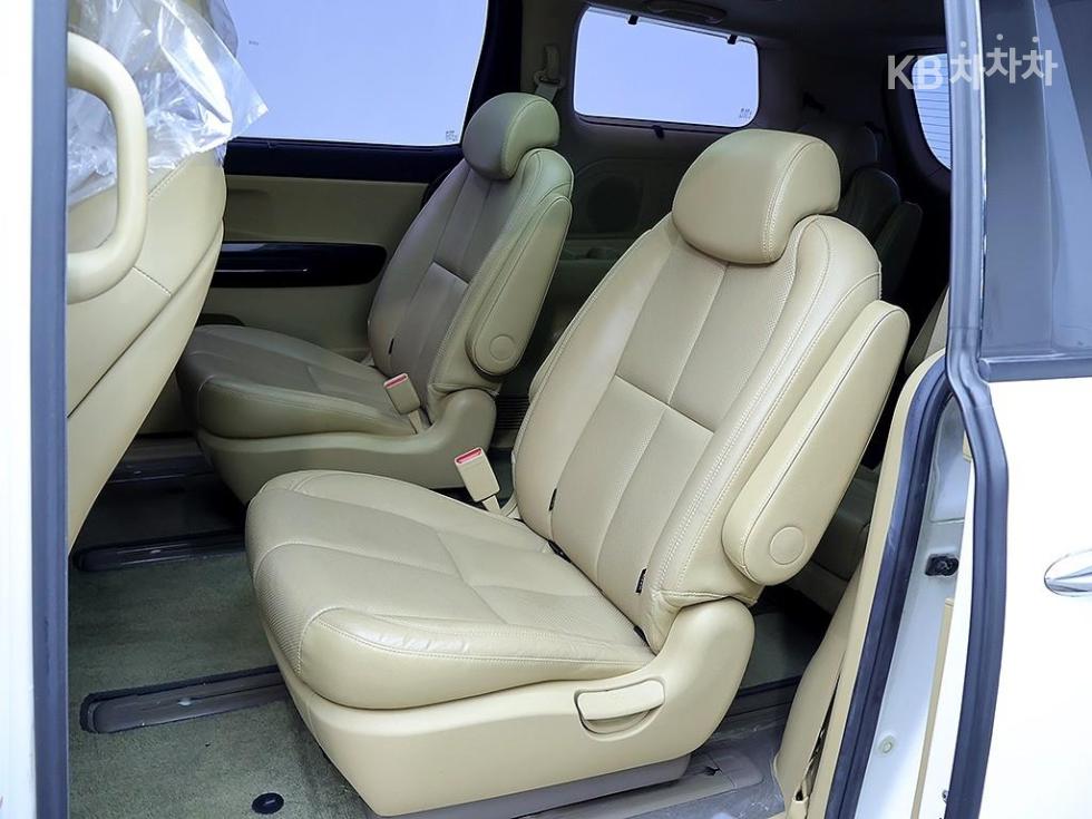 Kia Carnival — miniaturë 12
