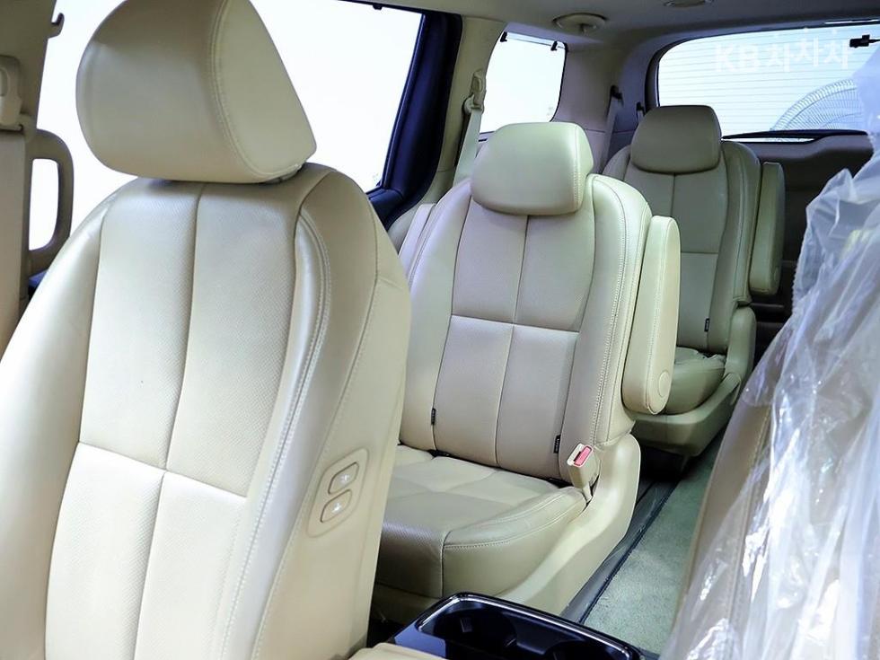 Kia Carnival — miniaturë 13