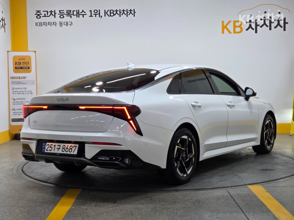 Kia K5 — miniaturë 3