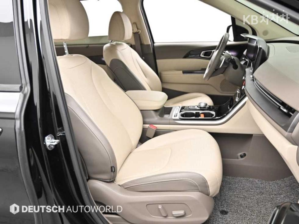 Kia Carnival — miniaturë 10