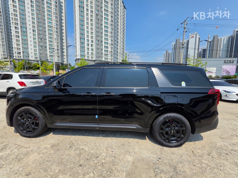 Kia Carnival — miniaturë 3