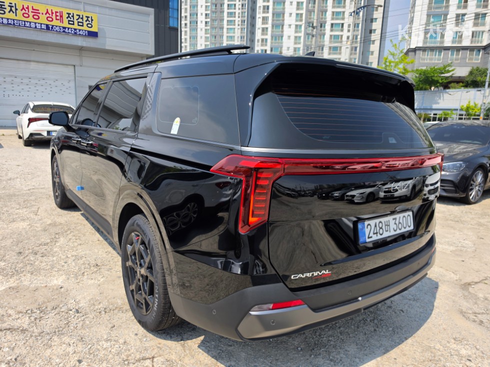 Kia Carnival — miniaturë 4