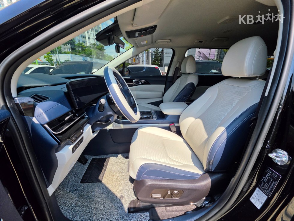 Kia Carnival — miniaturë 10