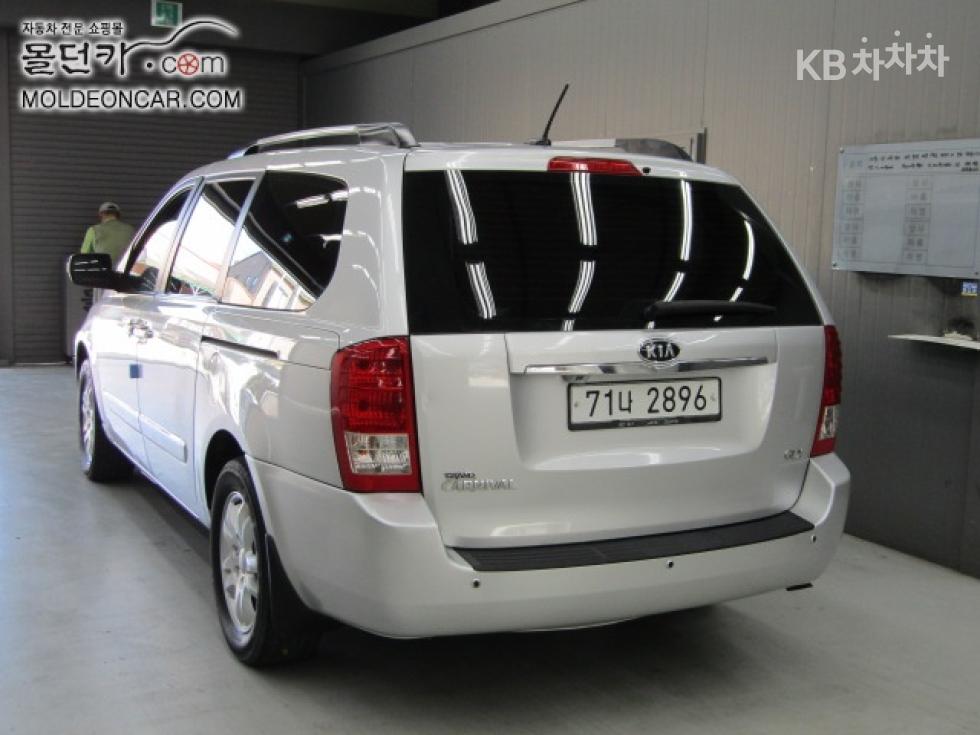 Kia Carnival — miniaturë 3