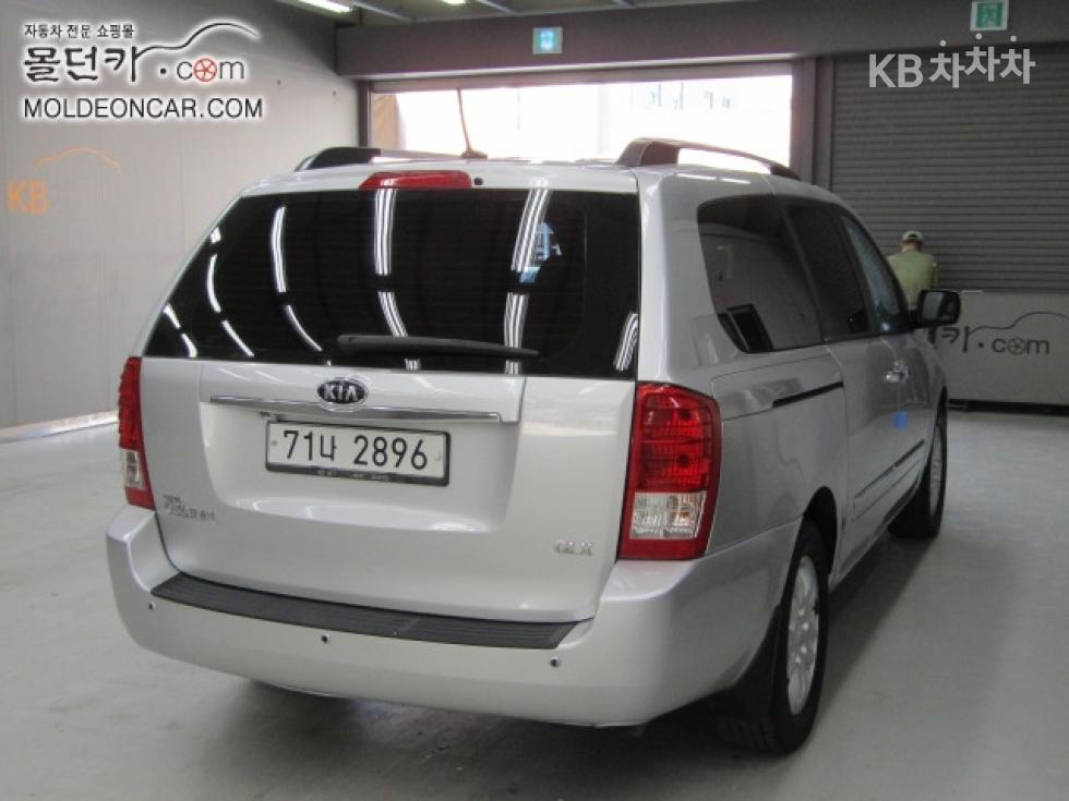 Kia Carnival — miniaturë 4
