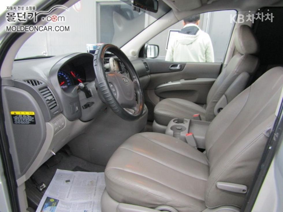 Kia Carnival — miniaturë 9