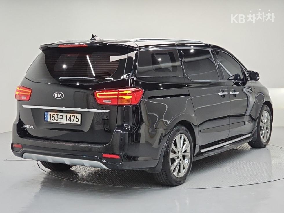 Kia Carnival — miniaturë 4