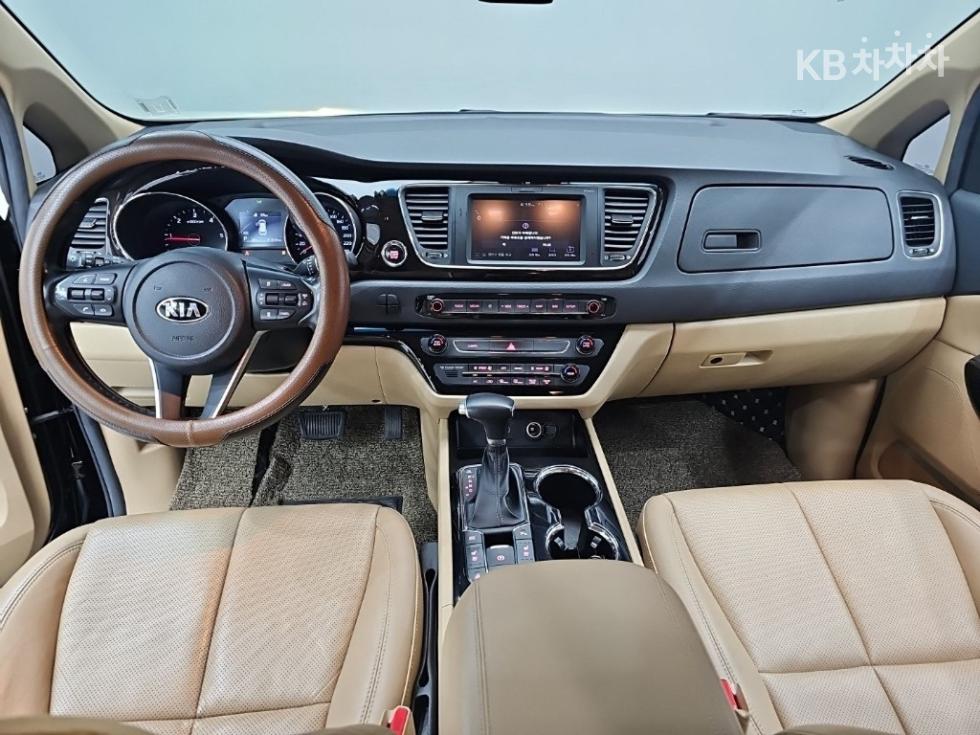 Kia Carnival — miniaturë 7