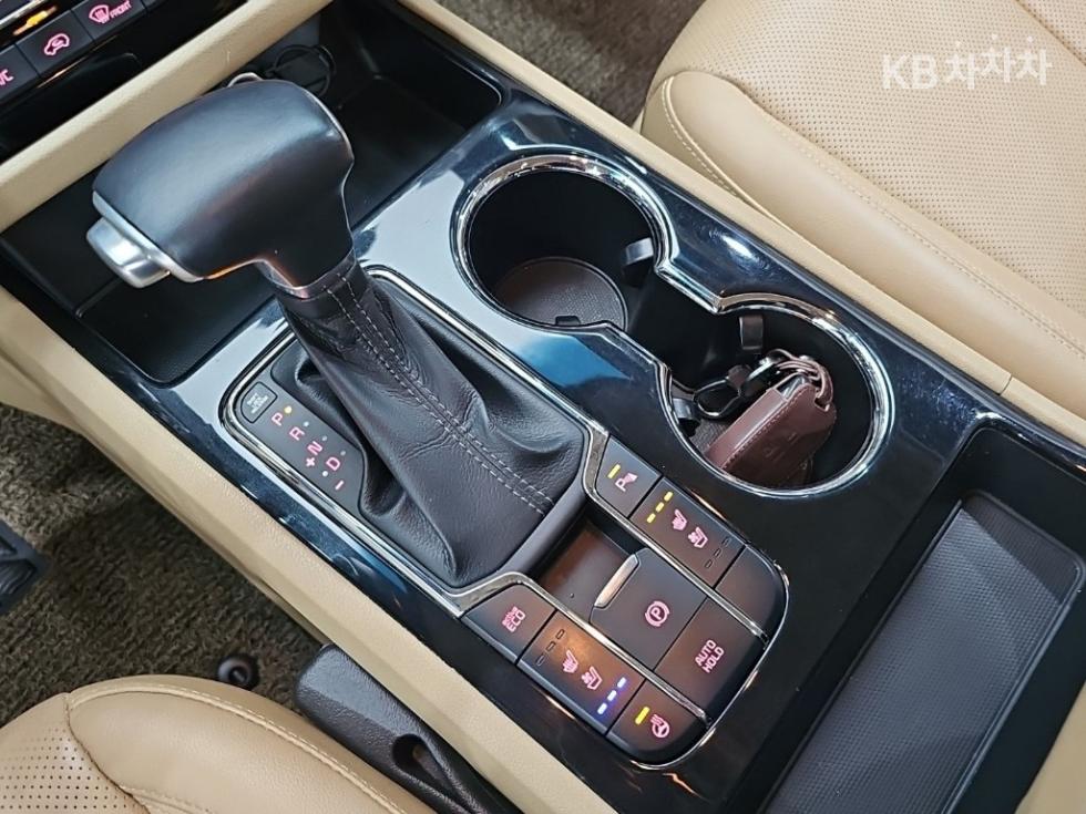 Kia Carnival — miniaturë 8