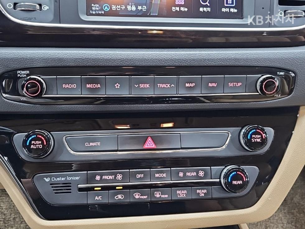 Kia Carnival — miniaturë 10