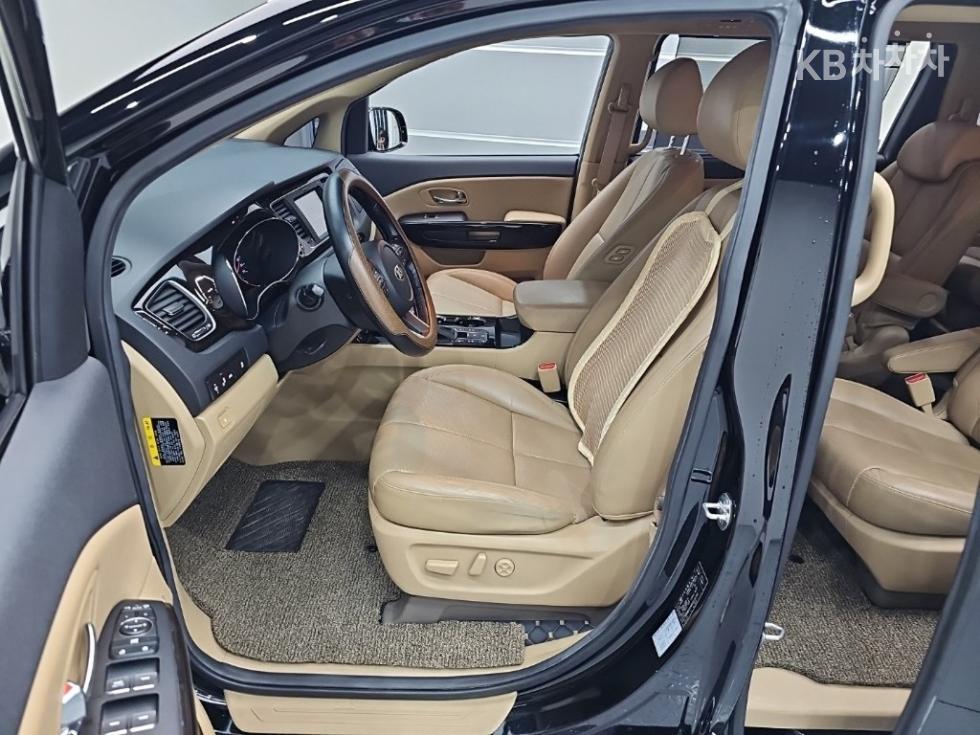 Kia Carnival — miniaturë 11