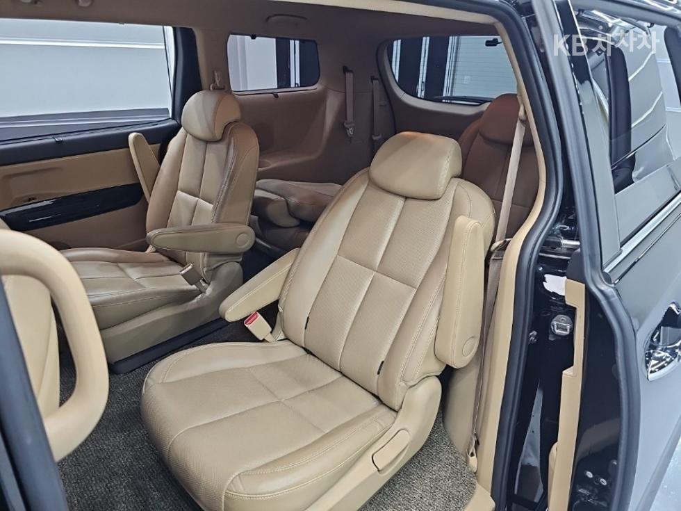 Kia Carnival — miniaturë 12