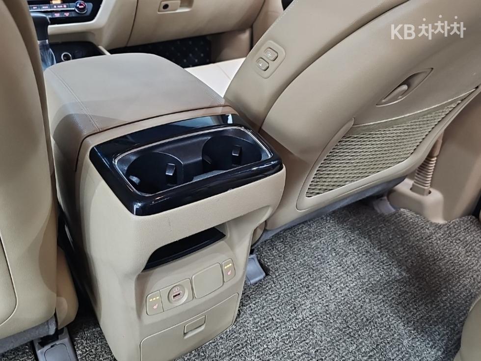 Kia Carnival — miniaturë 13