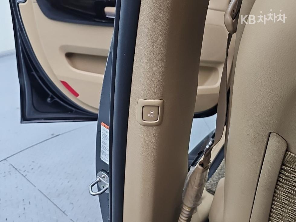 Kia Carnival — miniaturë 14