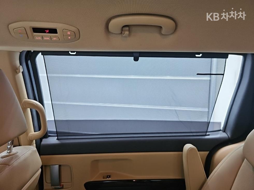Kia Carnival — miniaturë 15