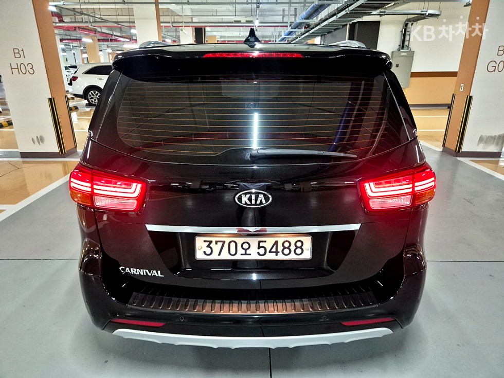 Kia Carnival — miniaturë 5