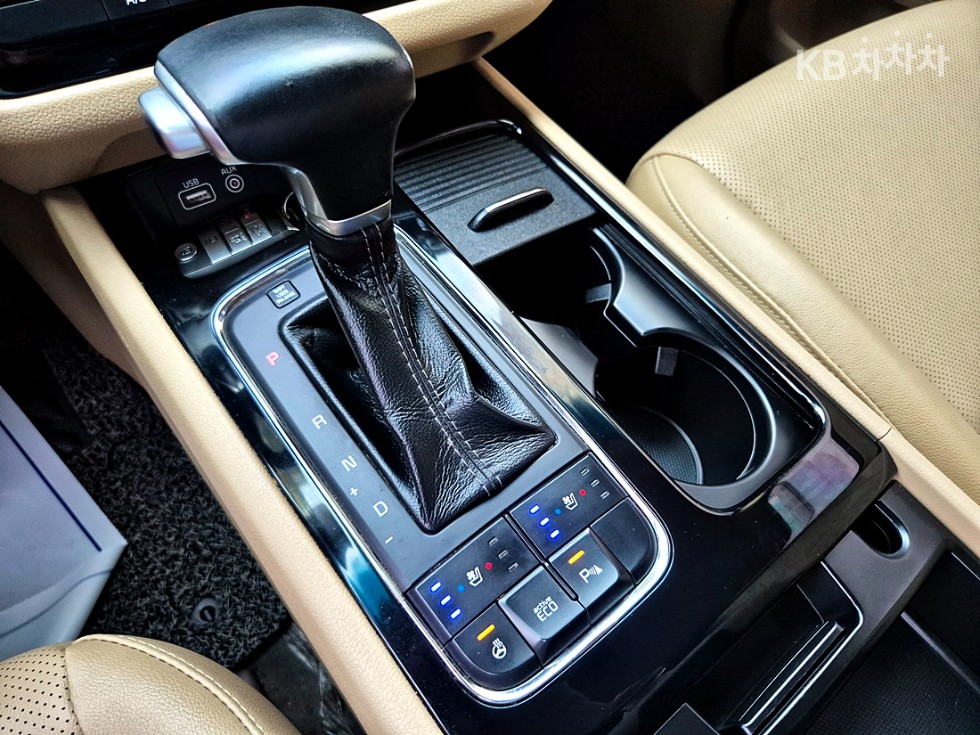 Kia Carnival — miniaturë 20