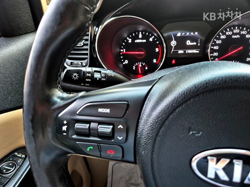 Kia Carnival — miniaturë 26