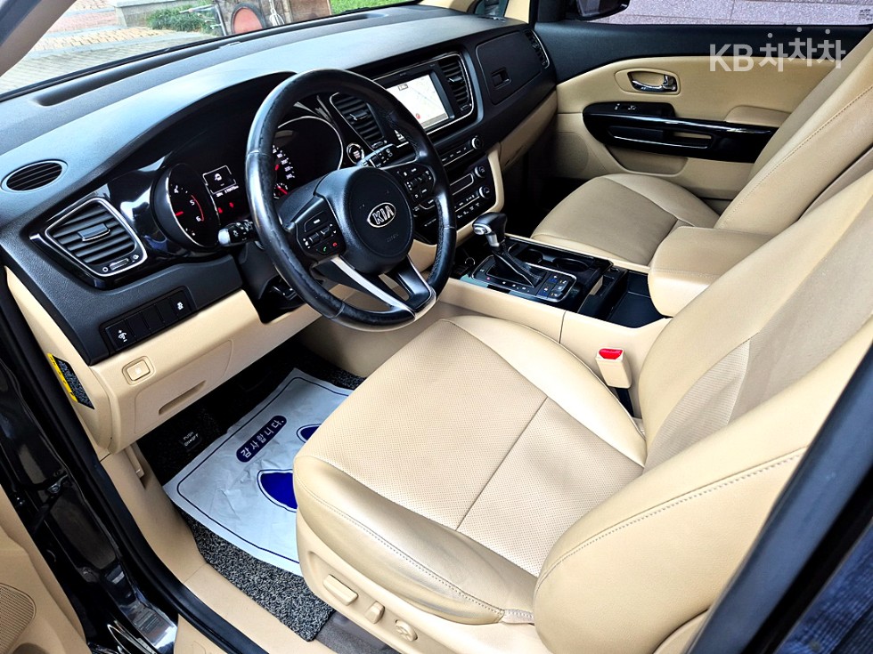 Kia Carnival — miniaturë 11