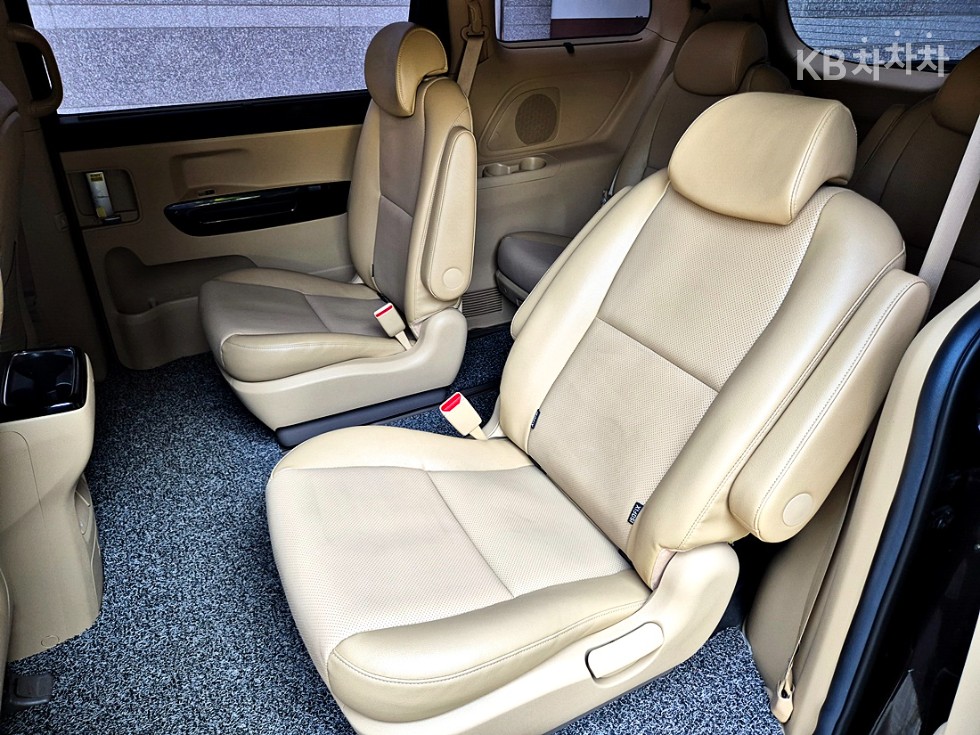 Kia Carnival — miniaturë 15