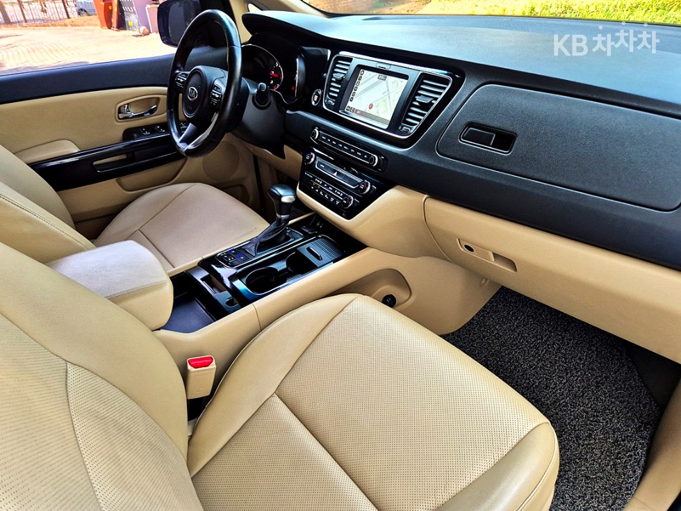 Kia Carnival — miniaturë 13
